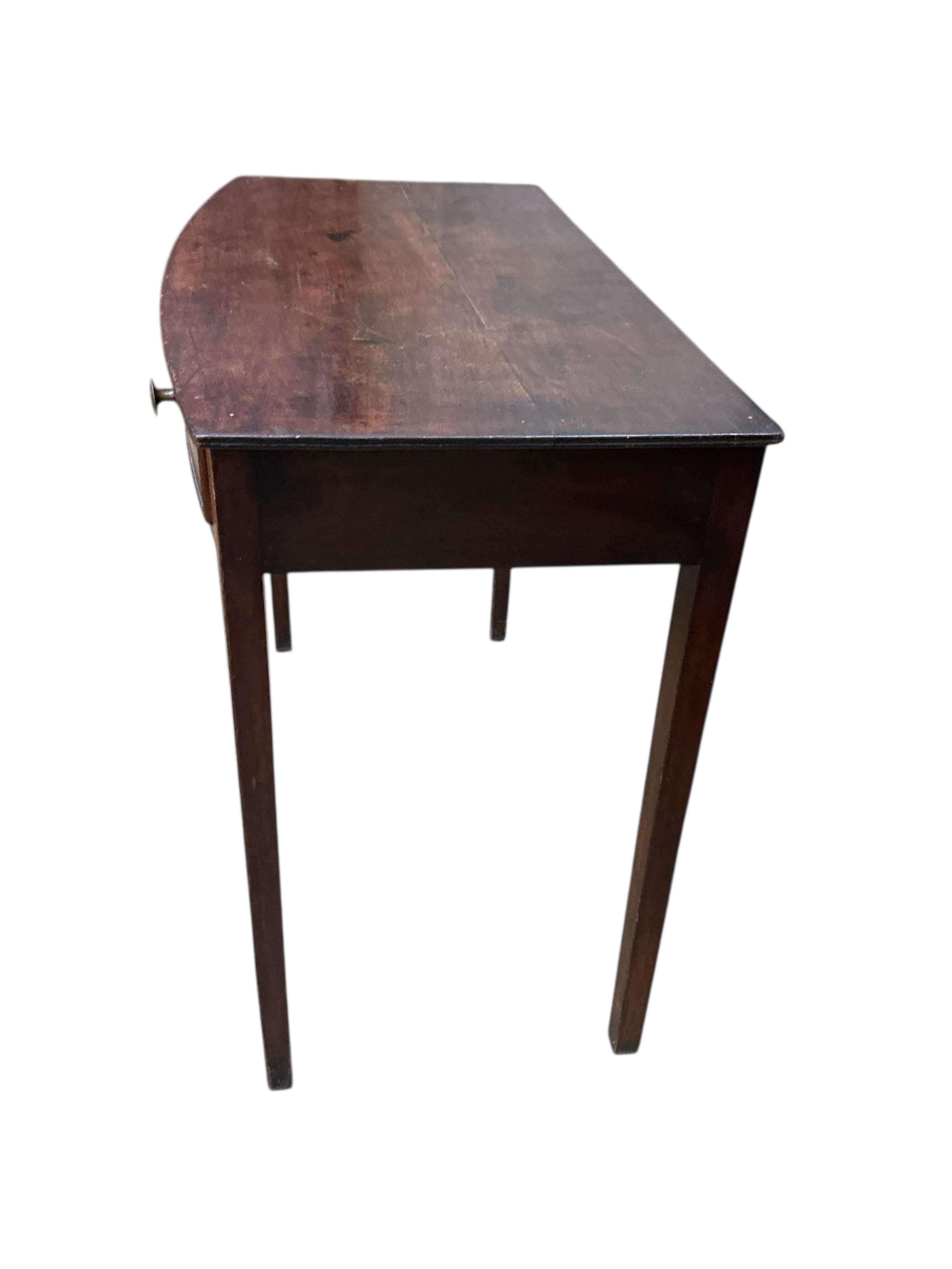A George III mahogany bow front side table, with single frieze drawer, width 91cm, depth 45cm, height 74cm